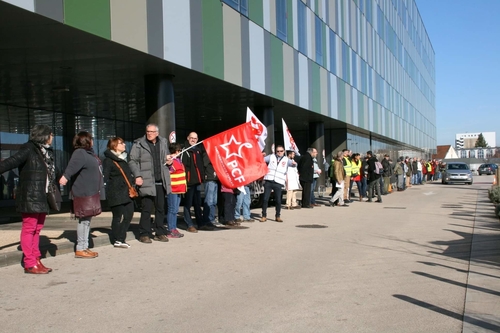 chaîne humaine organisée le 12 février 2020 par le PCF pour exiger des moyens pour la santé