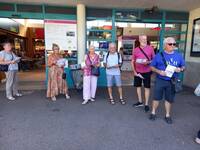 Section PCF du Mâconnais distribue le tract contre l'austérité 
